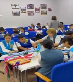 Медеу ауданының «№5 оқушылар үйі» және «№6 арнайы мектеп-интернаты» 25 қазан – Республика күніне орай көрме мен қолөнер сабақтарын өткізді.